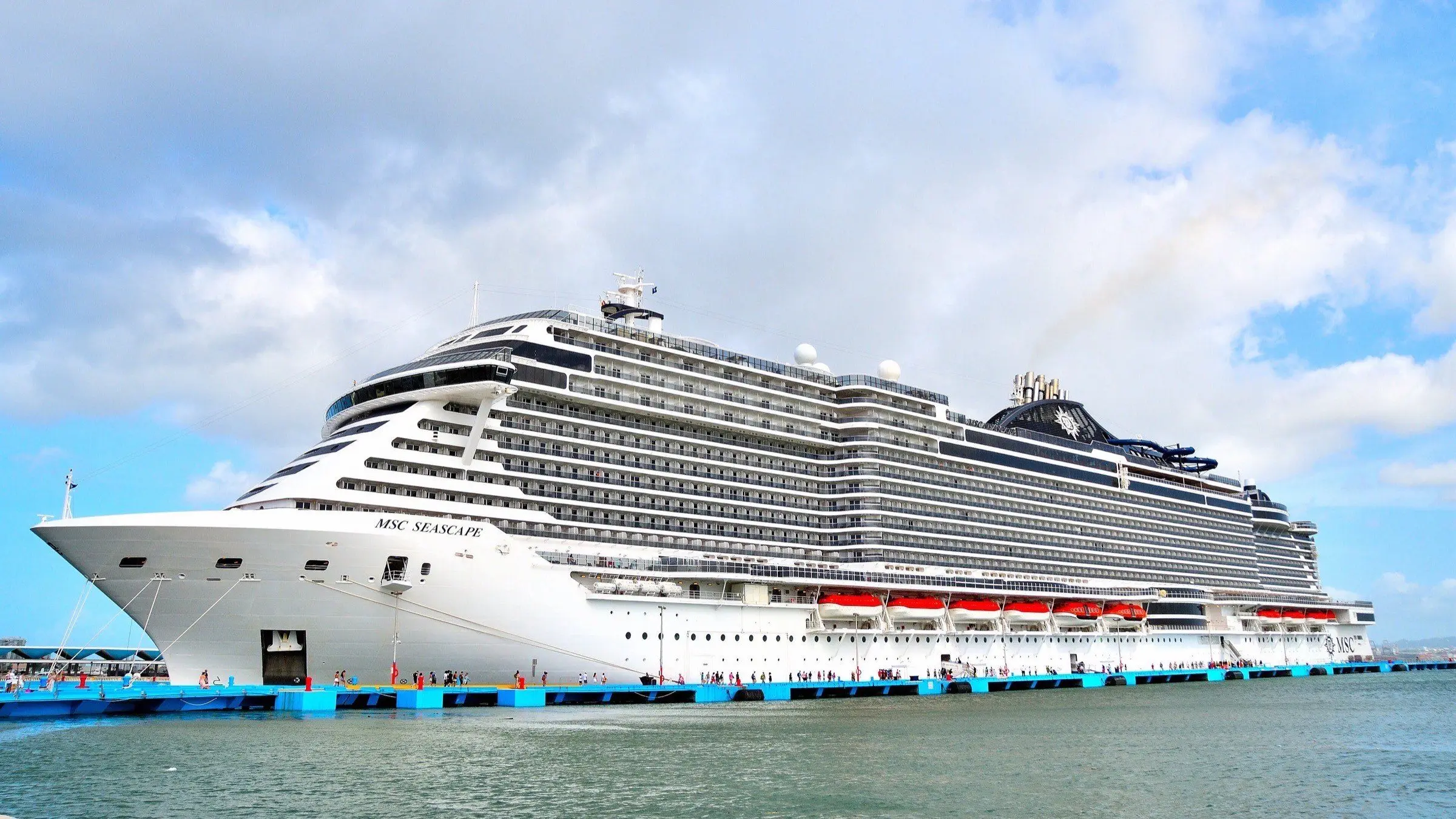 MSC Seascape alongside a pier